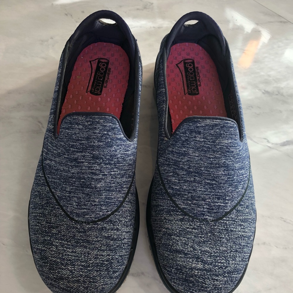 Sketchers Sneakers